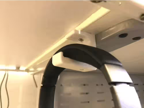 soporte-audifonos-debajo-escritorio-2